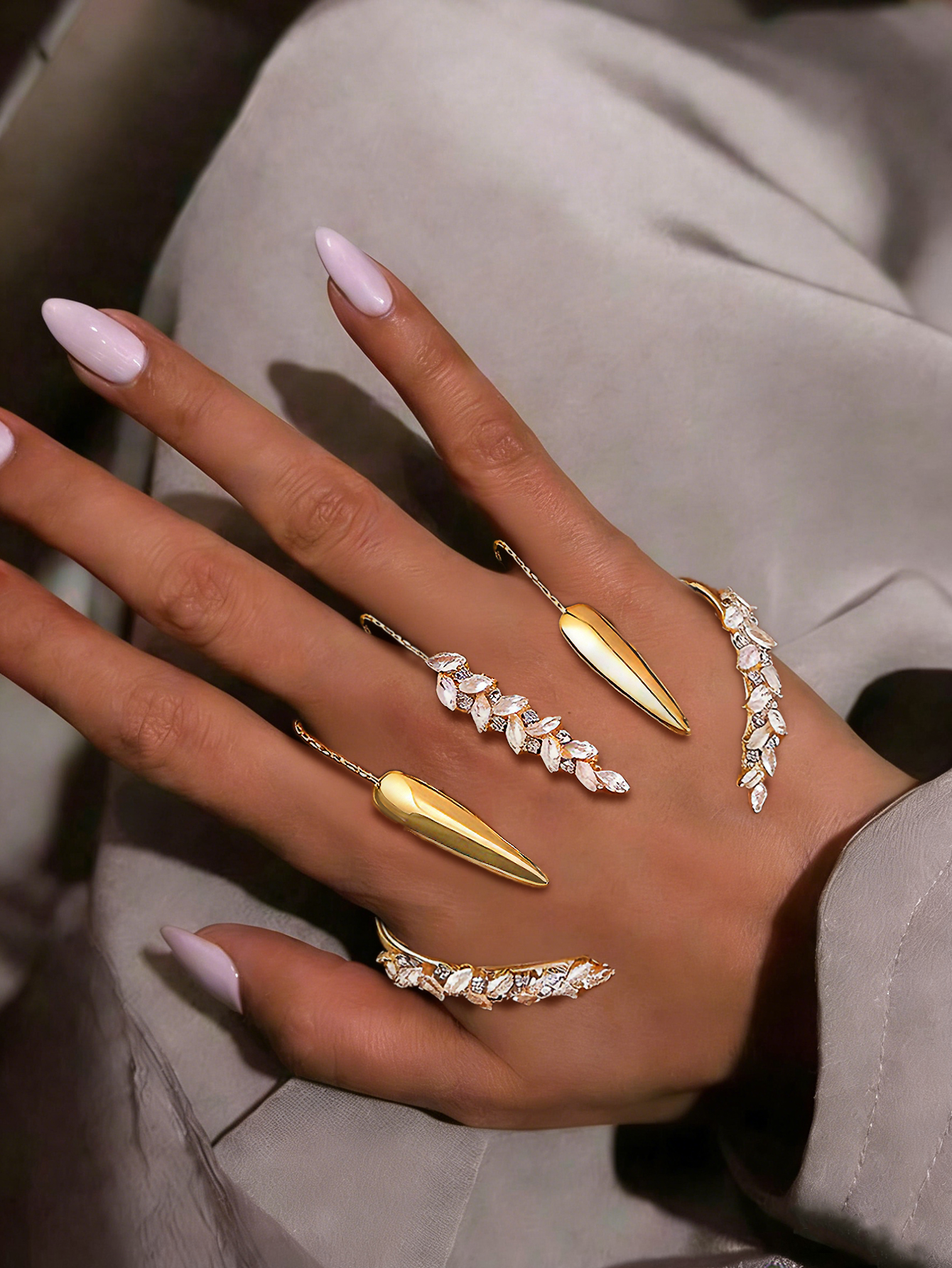 Edgy Wheat-Shape Crystal Open  - Edgy Formal Wear Women บทวิจารณ์และราคา